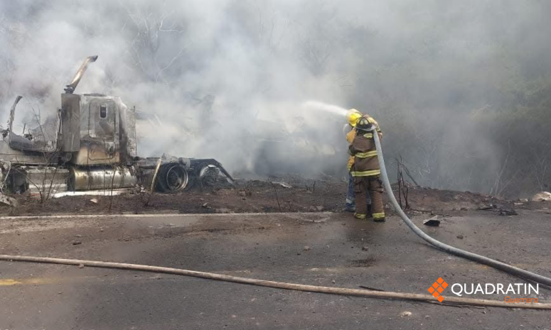 Explota pipa con gasolina en carretera de Tlapa en La Montaña de Guerrero