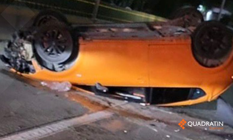 Se salva de milagro tras sufrir volcadura en bulevar de Chilpancingo