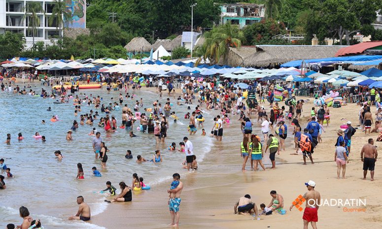 Celebran trabajadores de playa buena afluencia de turistas en Acapulco