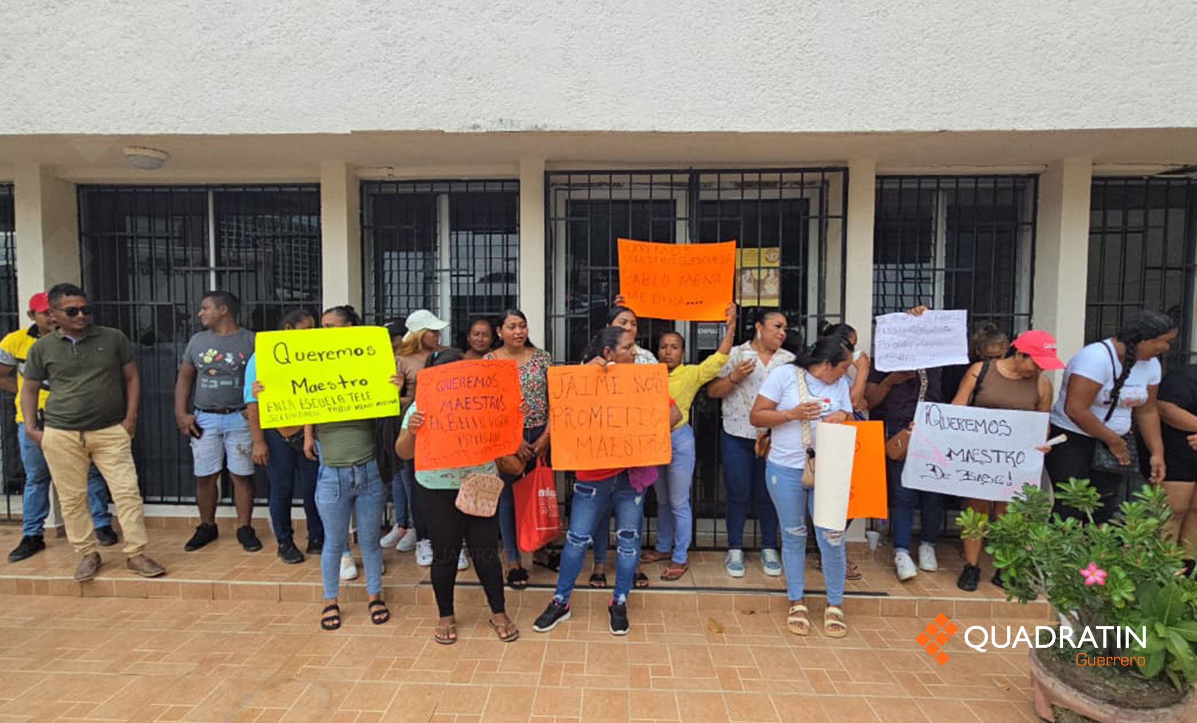 Cierran oficinas de la SEG por falta de maestros en escuela de Acapulco ...
