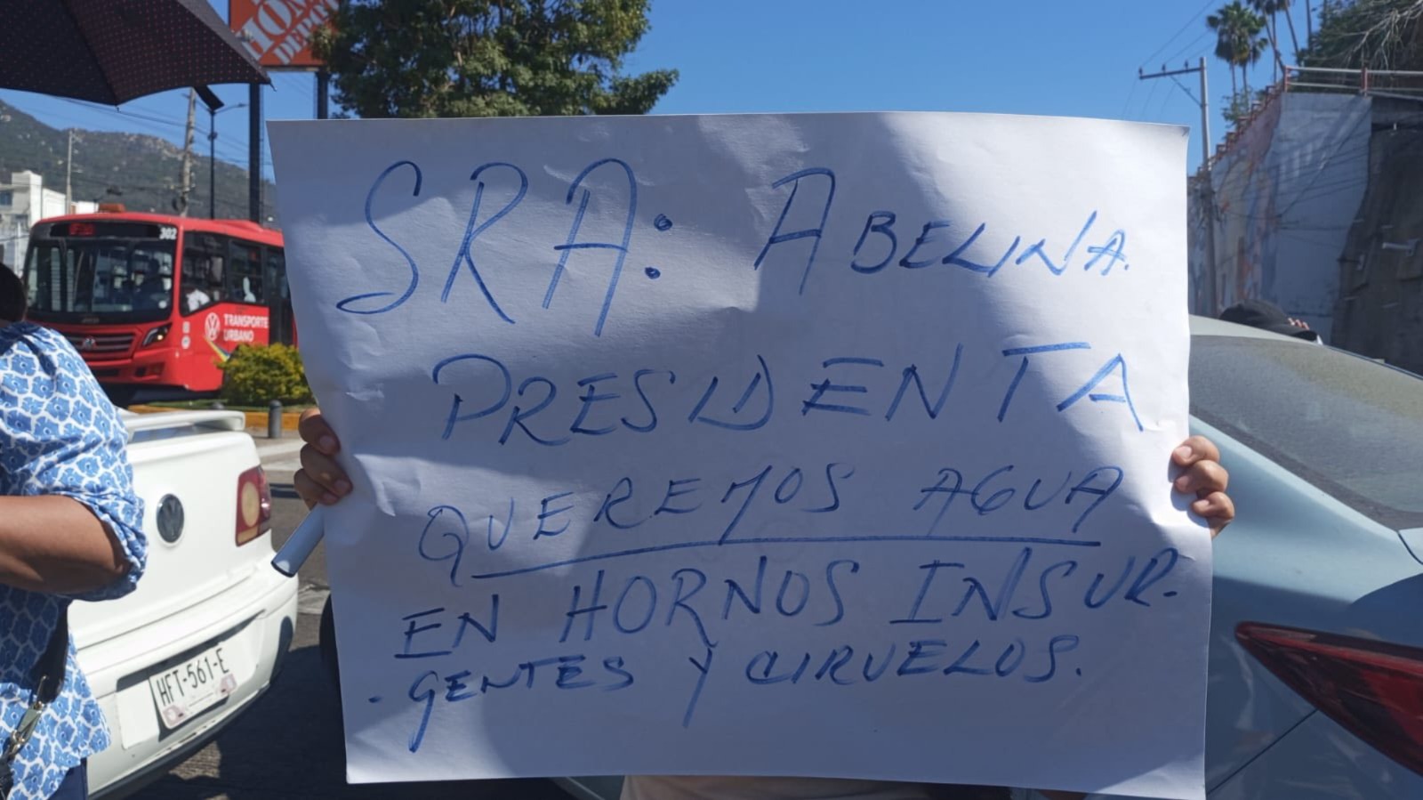 Bloquean vecinos frente a la alcaldía de Acapulco para exigir agua ...