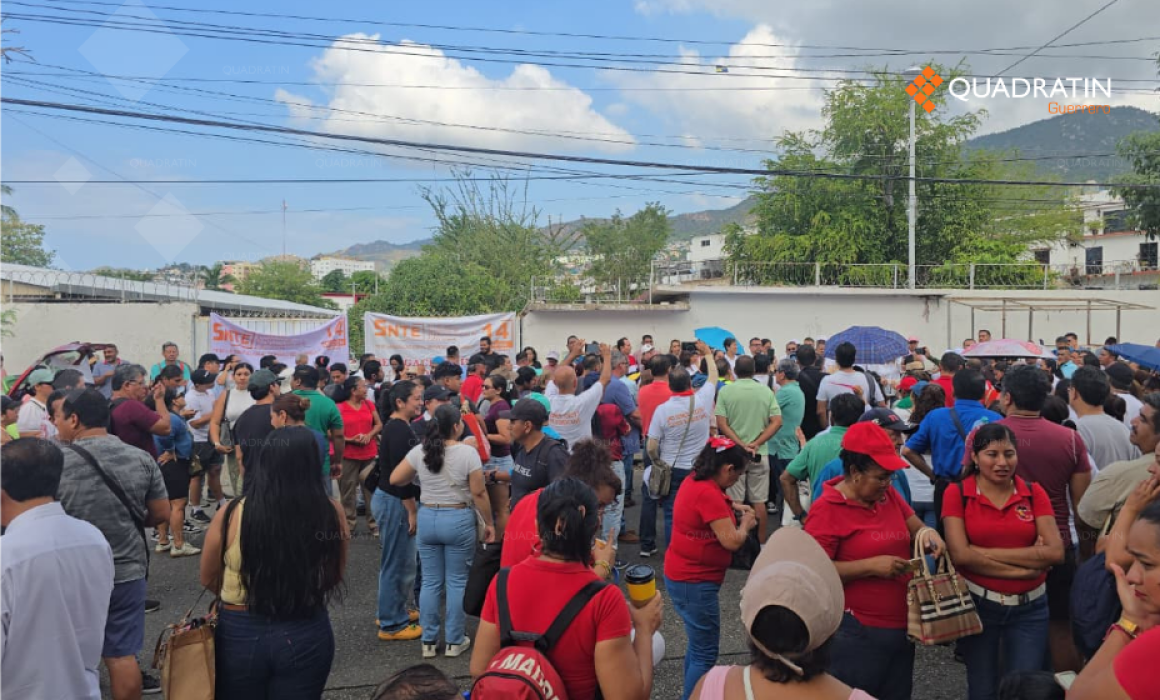 Bloquean maestros del SNTE y cierran oficinas de la SEG en Acapulco ...
