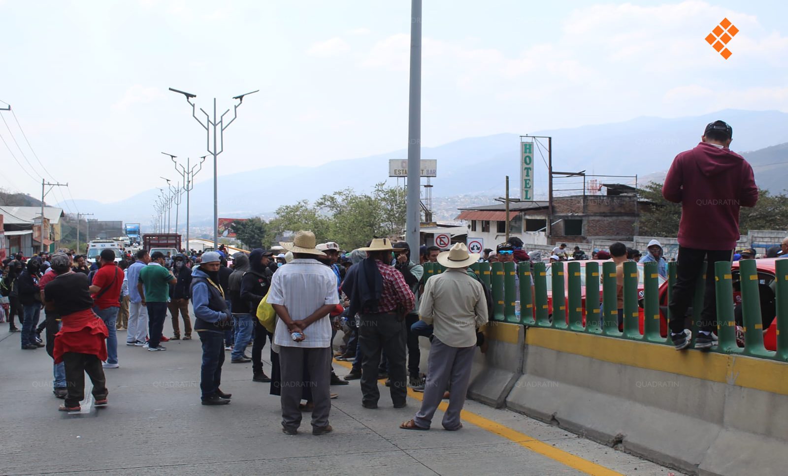 Bloquean mil pobladores de la Sierra Autopista en Chilpancingo por obras