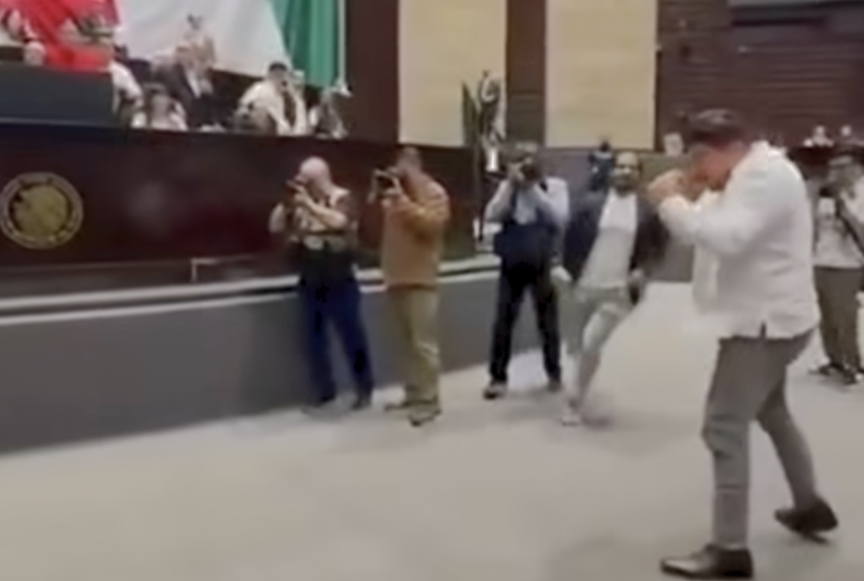 Diputados de Morena y PRI se retan a golpes en salón de sesiones del ...