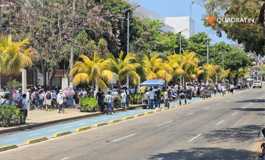 Protestan trabajadores de playa en la Terminal Marítima de Acapulco ...