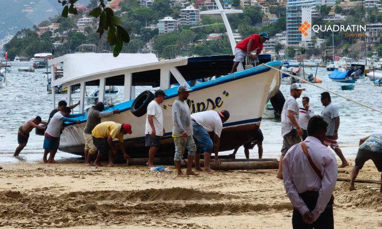 Playas solas y retiro de embarcaciones en Acapulco por el paso de Polo
