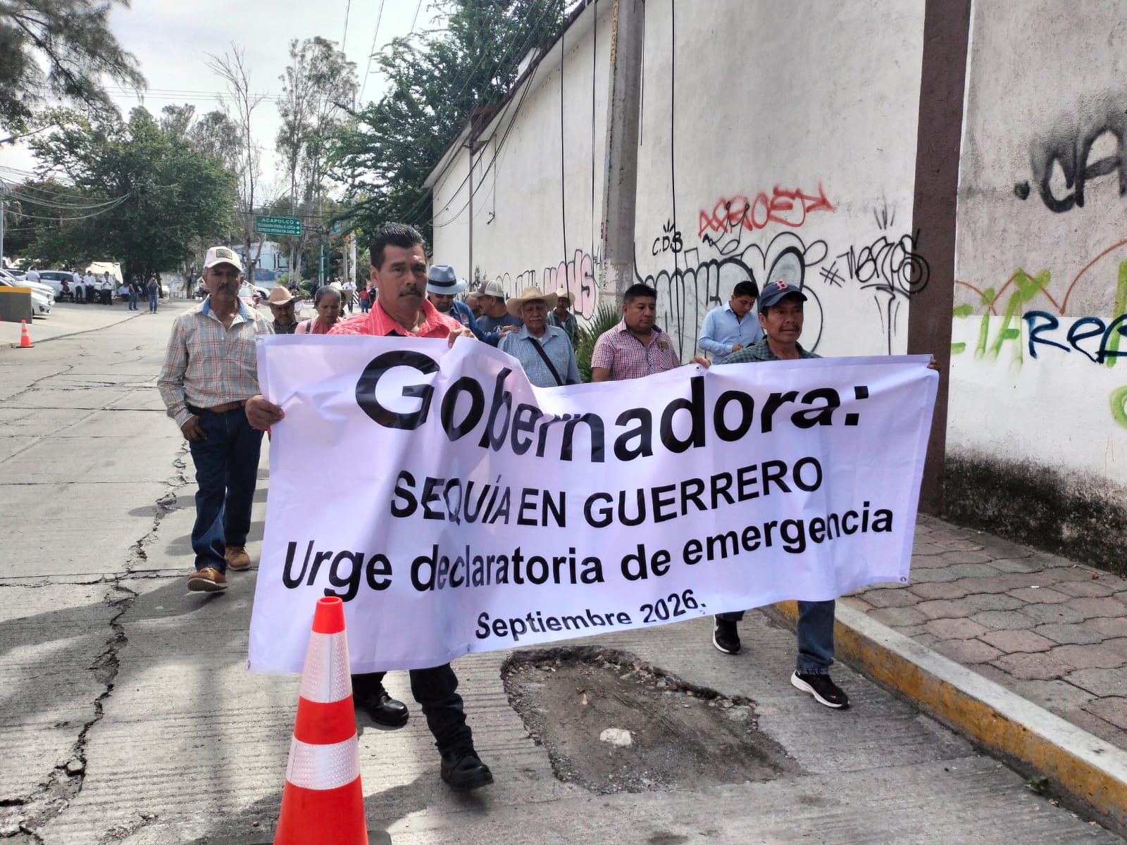 Gro Gro Protestan 20 agricultores afuera de Informe de Evelyn Salgado ...