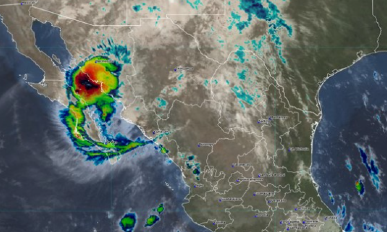Toca tierra huracán Polo con lluvias torrenciales en Baja California Sur