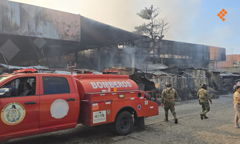 Fuerte incendio consume 94 negocios en Mercado Central de Acapulco
