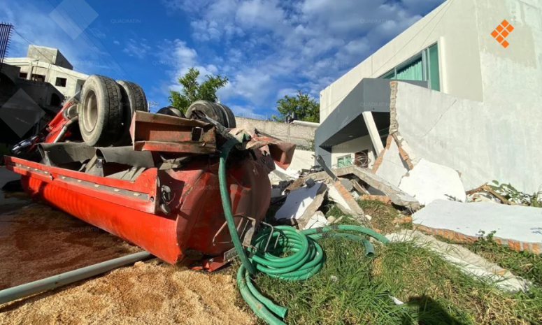 Pipa se queda sin frenos e impacta una casa en Chilpancingo