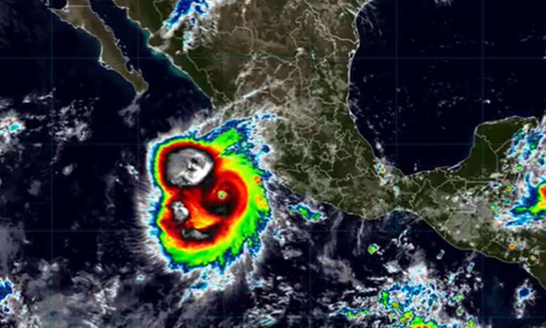 Se vuelve a degradar el huracán Polo a categoría 4