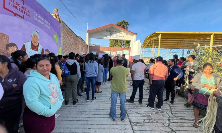 Toman escuela para exigir 3 maestros en pueblo nahua de Tixtla