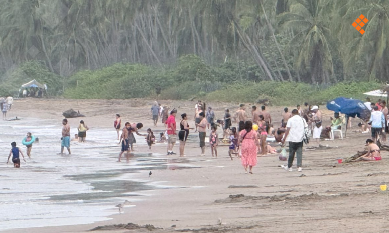Abarrotan turistas playas de Ixtapa-Zihuatanejo pese a lluvias por Vance