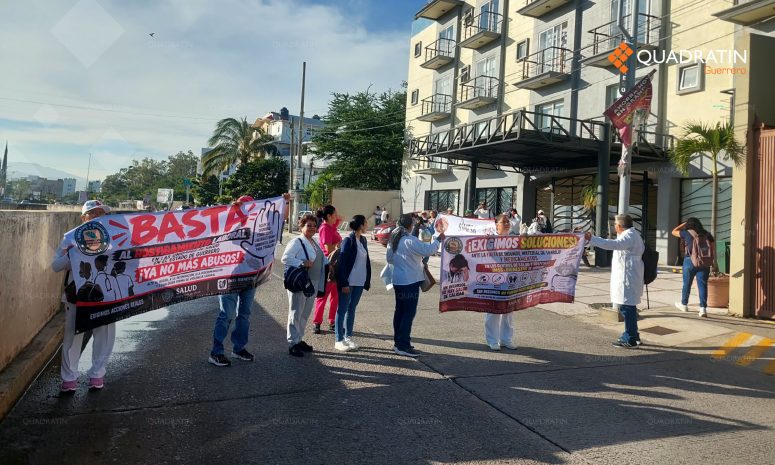 Bloquean y toman IMSS-Bienestar en Chilpancingo por protesta nacional