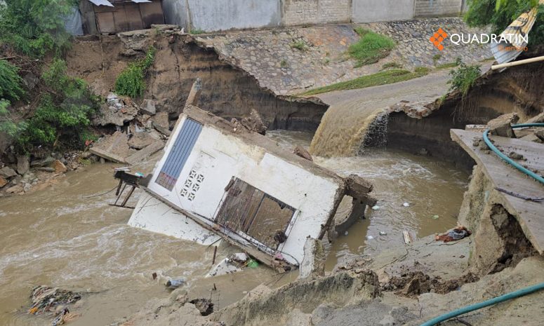 Colapsa casa de 2 pisos en la periferia de Acapulco por lluvias de Simón