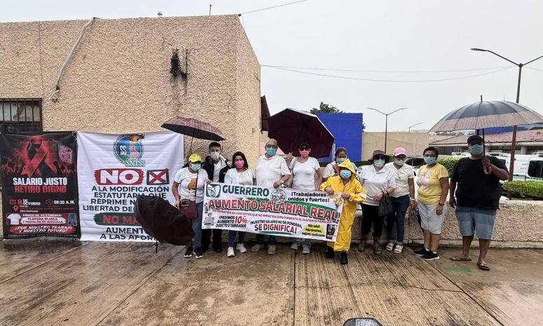También en Zihuatanejo protestan por mejoras salariales en el IMSS