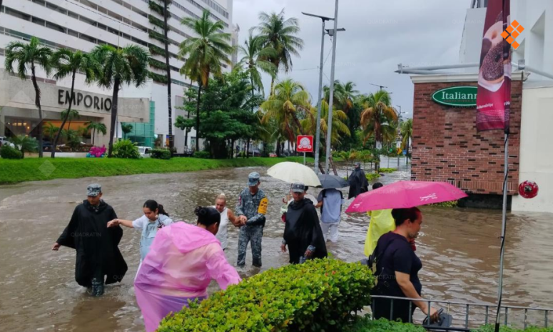 En 3 días llovió lo de 5 meses en Acapulco por el huracán Simón