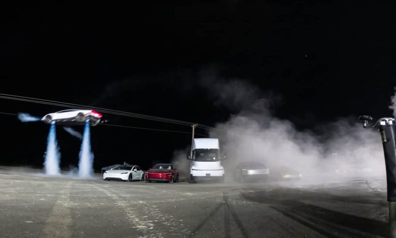 Presenta Tesla auto volador con propulsores de SpaceX