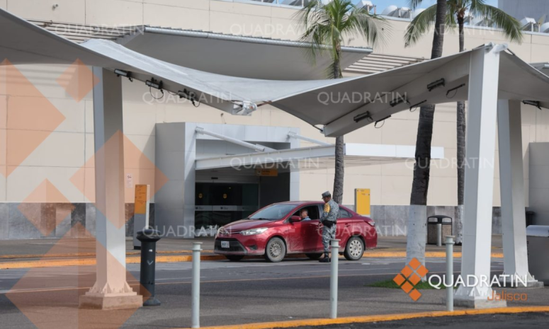 Inicia aeropuerto de Puerto Vallarta reapertura tras huracán Simón