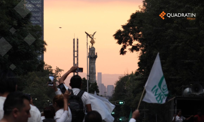 Paraliza marcha de 7 mil trabajadores del IMSS avenida Reforma