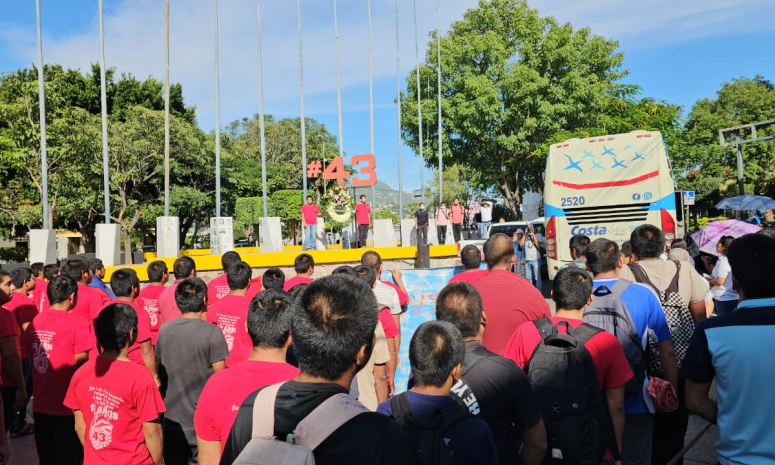 Protestan normalistas en Chilpancingo a 145 meses del caso Ayotzinapa