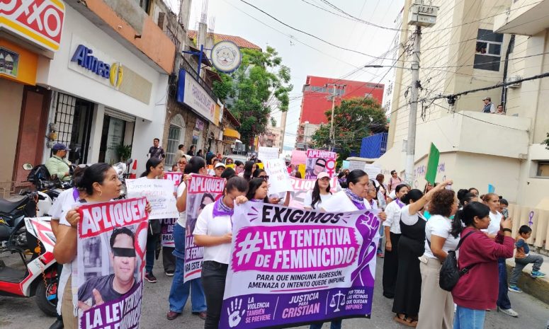 Marchan para exigir justicia por mujer golpeada en Chilpancingo