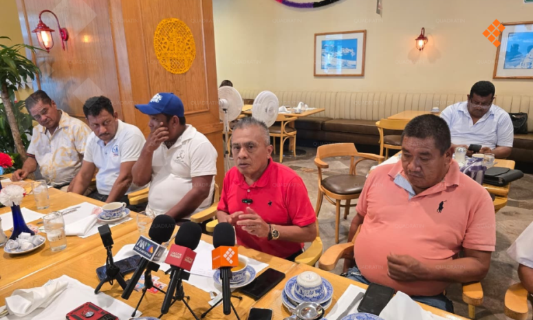 Truenan taxistas contra urvans Acapulco-Pinotepa; amagan con bloquearlas
